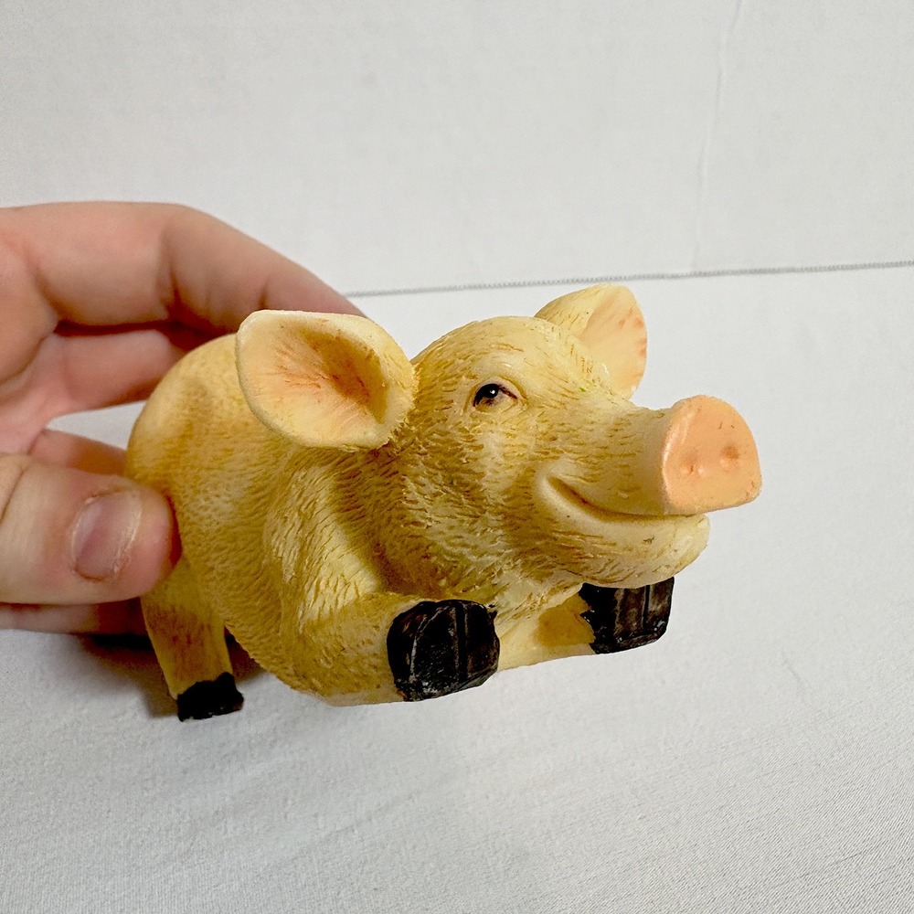 Vintage Resin Crouching Pig Figurine Farm Animal Decor - Picture 7 of 10